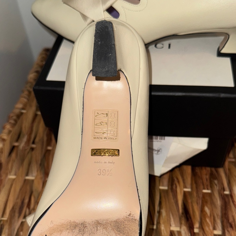 Gucci Cream Heels with Bow Accent - Picture 4 of 6